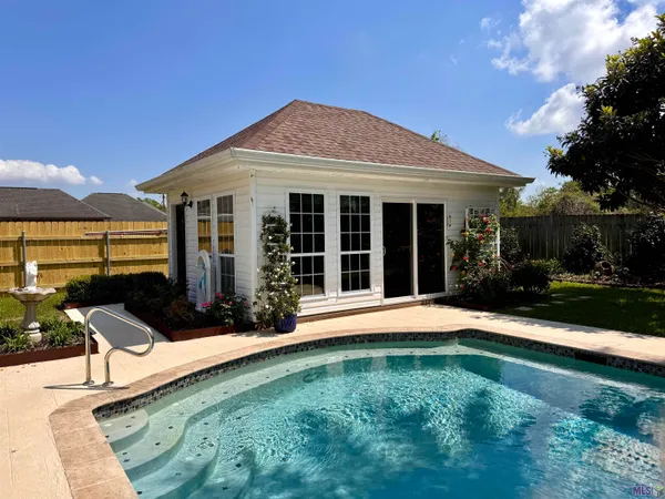 $460,000 | 401 Riverside Drive, Berwick, LA 70342