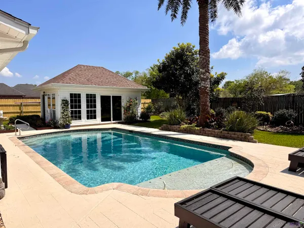 $460,000 | 401 Riverside Drive, Berwick, LA 70342