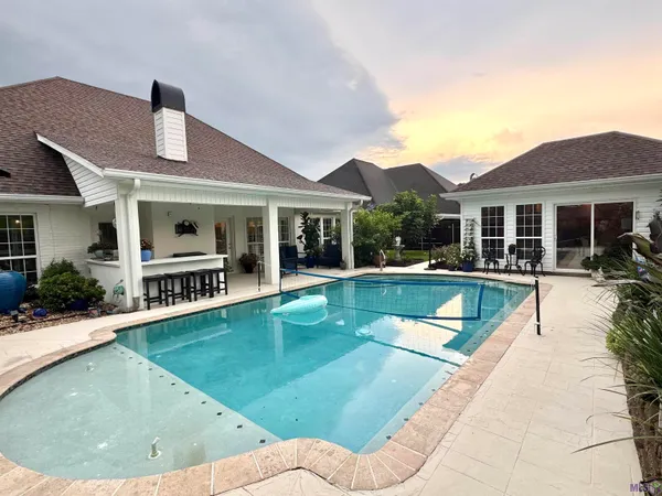 $460,000 | 401 Riverside Drive, Berwick, LA 70342