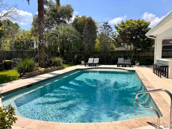 $460,000 | 401 Riverside Drive, Berwick, LA 70342