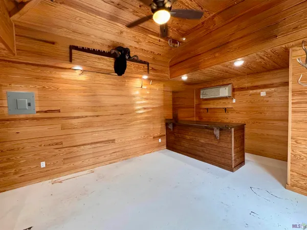 $460,000 | 401 Riverside Drive, Berwick, LA 70342