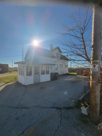 $1,500 | 8323 Highway 41, Caledonia, WI 53108