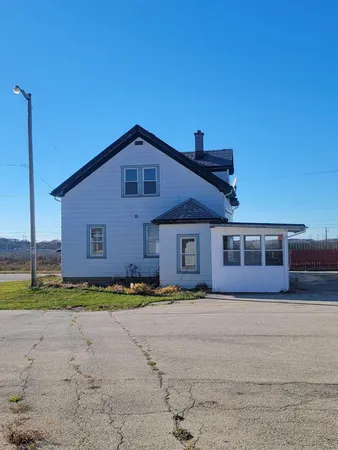 $1,500 | 8323 Highway 41, Caledonia, WI 53108