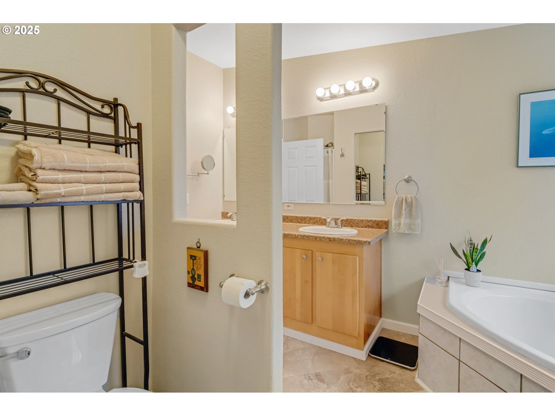171 Car Road Longview, WA 98632 - Photo 14 of 45 a bathroom with a sink a mirror and a vanity