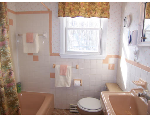 14 Hallowell Road Foxboro, MA 02035 - Photo 13 of 30 Gallery Image 13
