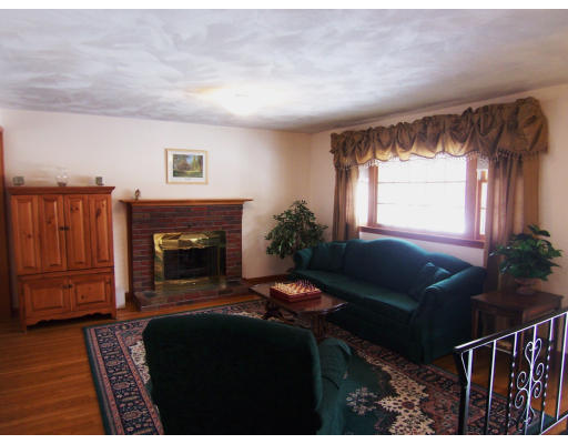 14 Hallowell Road Foxboro, MA 02035 - Photo 4 of 30 Gallery Image 4