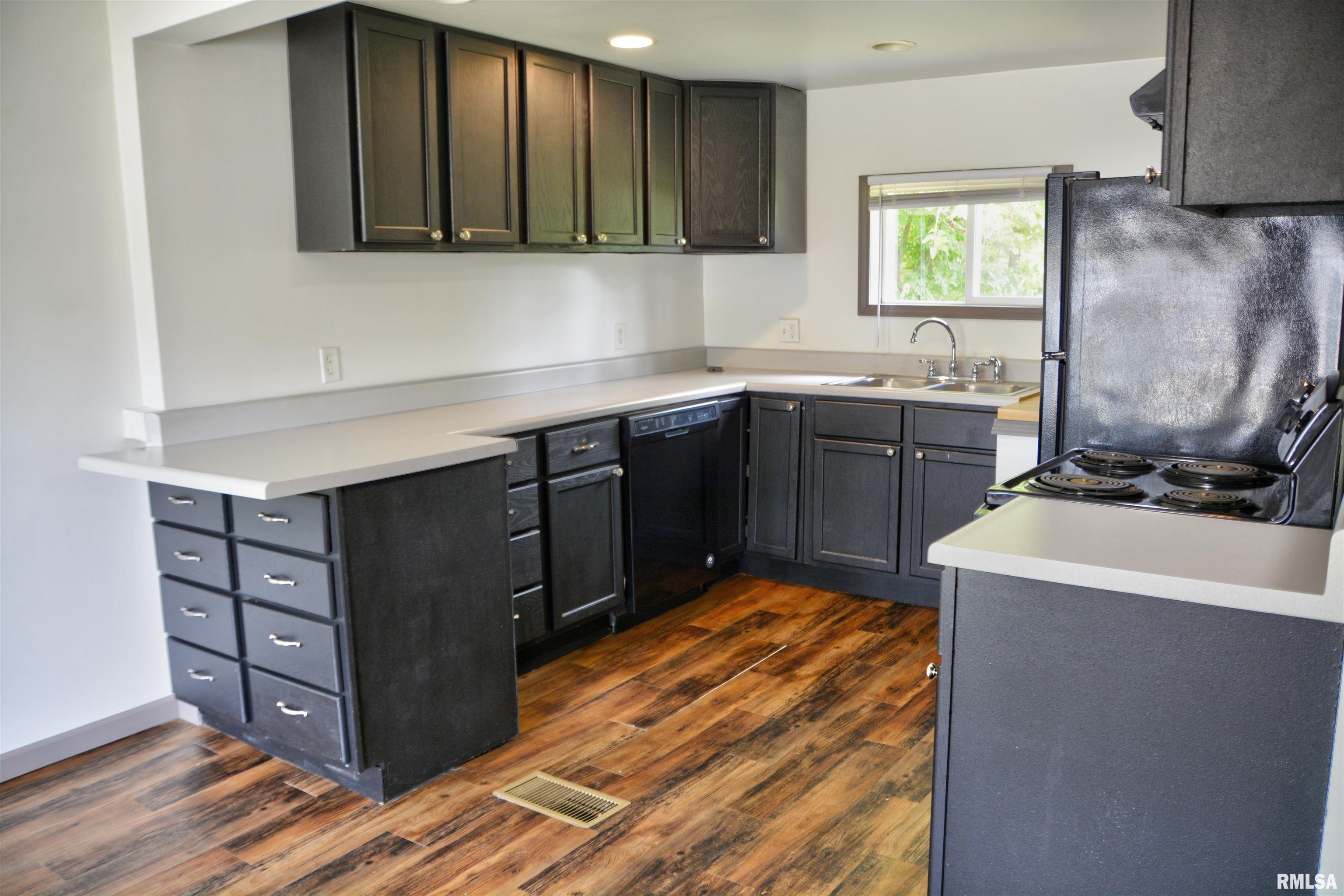 331 South Ward Street Macomb, IL 61455 - Photo 5 of 13