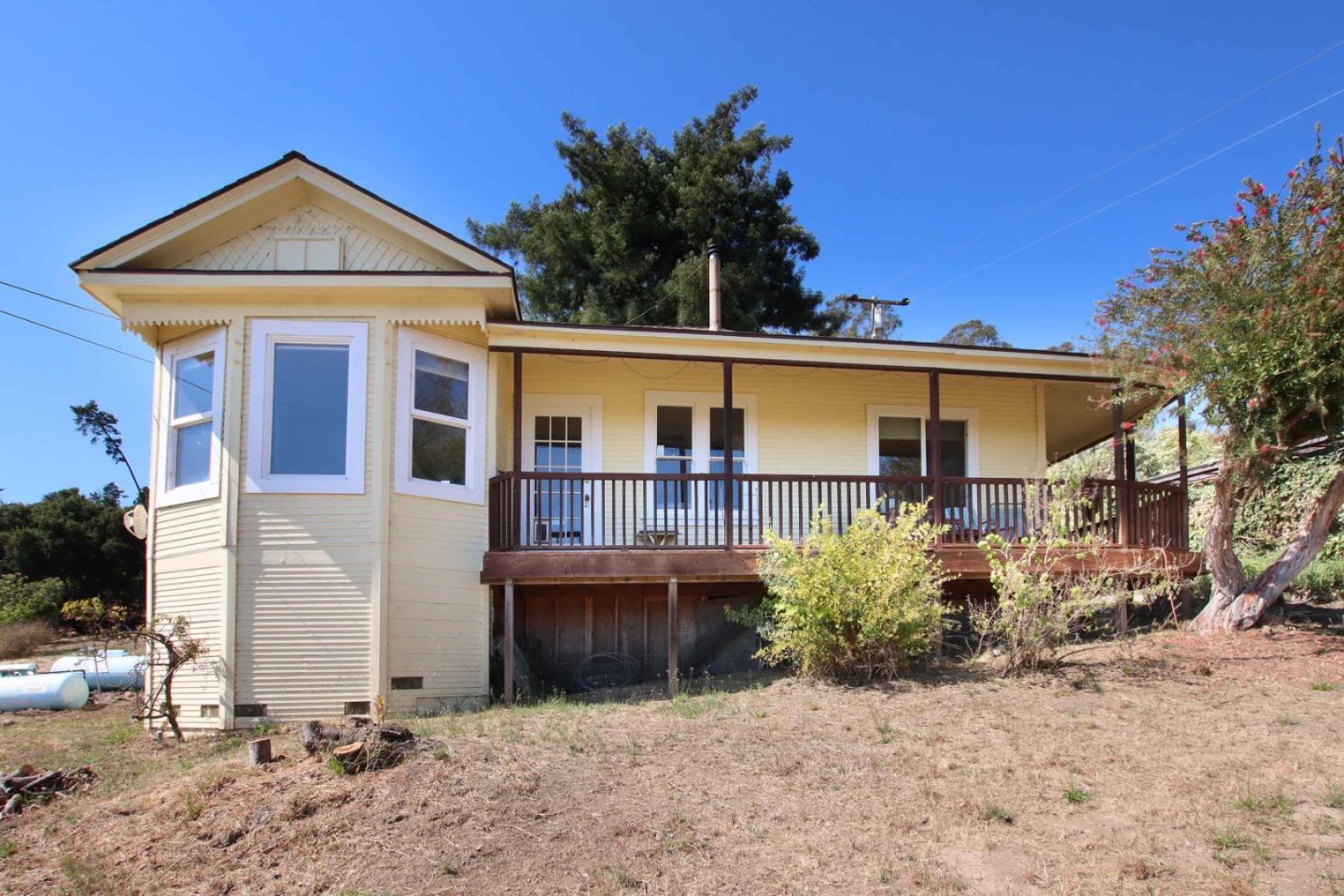 46 Valley View Road Watsonville, CA 95076 - Photo 5 of 55 a front view of a house with garden