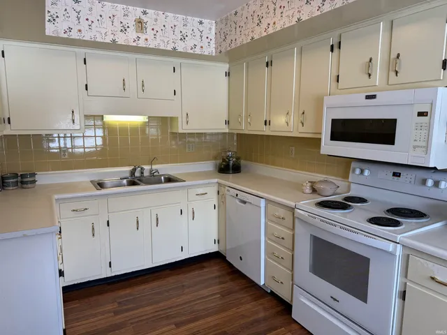 $211,000 | 1306 North Balsam Drive, Muncie, IN 47304