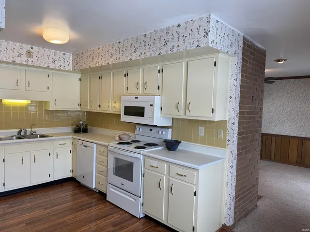 $211,000 | 1306 North Balsam Drive, Muncie, IN 47304