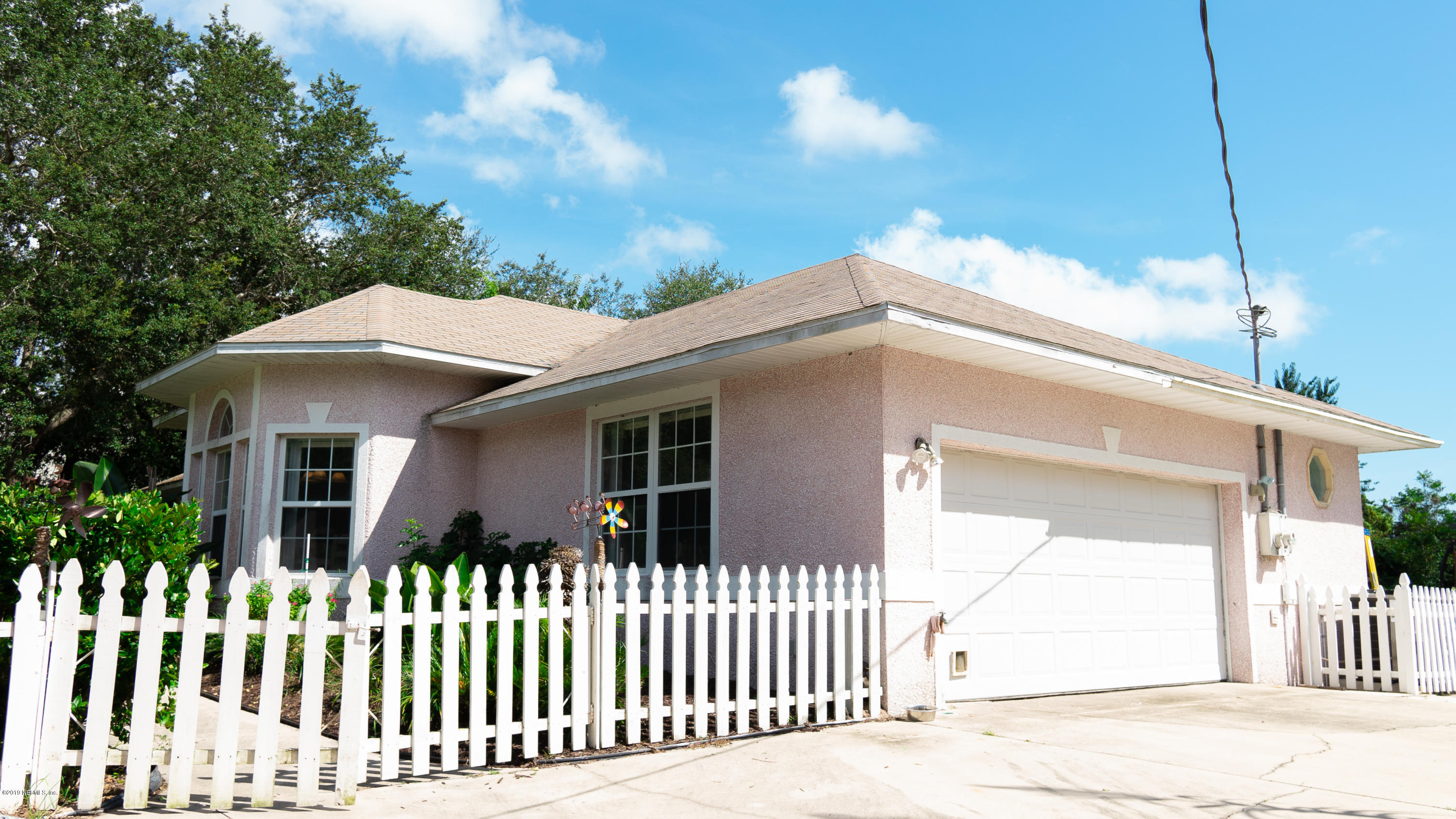 570 Ruba Road St. Augustine, FL 32086 - Photo 4 of 27 a front view of a house with a garden
