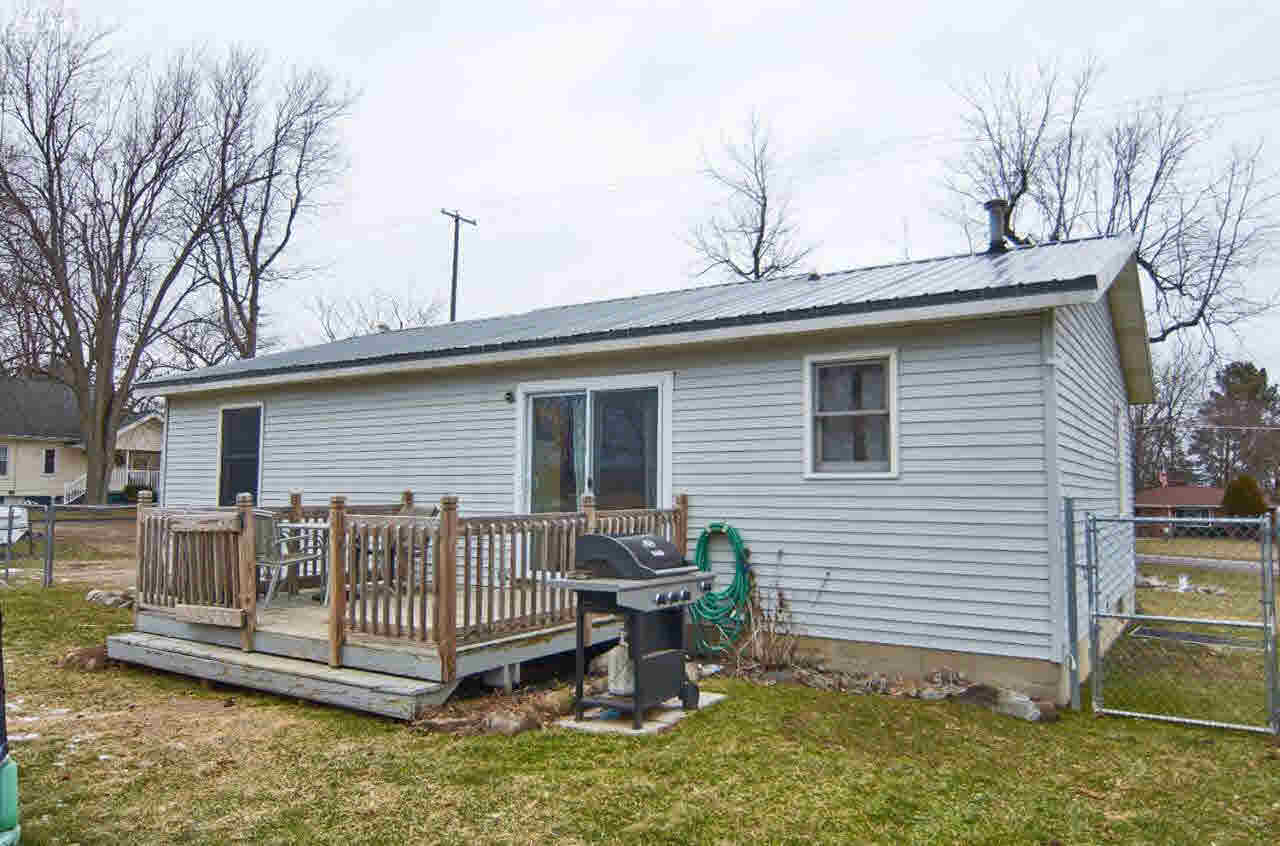 9394 East Coldwater Road Davison, MI 48423 - Photo 2 of 38 21259775-1.JPG