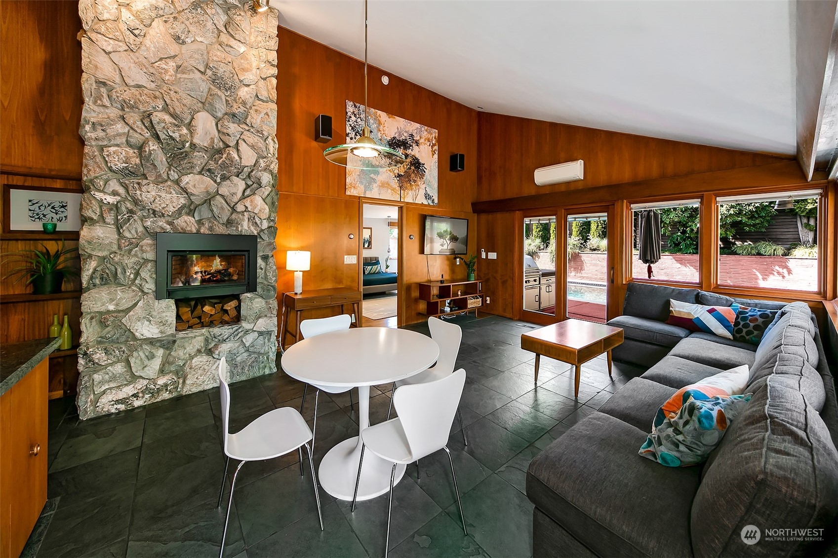5535 Coniston Road Northeast Seattle, WA 98105 - Photo 13 of 40 Gallery Image 13