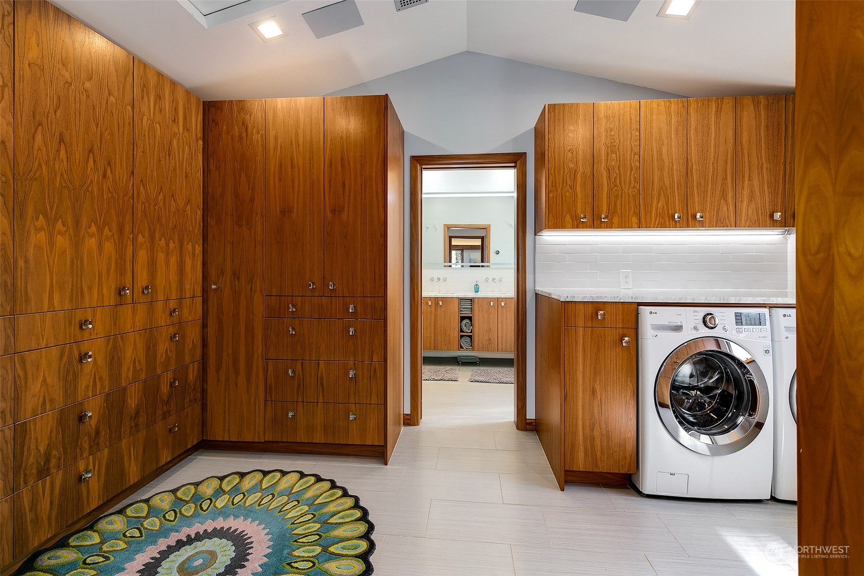 5535 Coniston Road Northeast Seattle, WA 98105 - Photo 17 of 40 Gallery Image 17