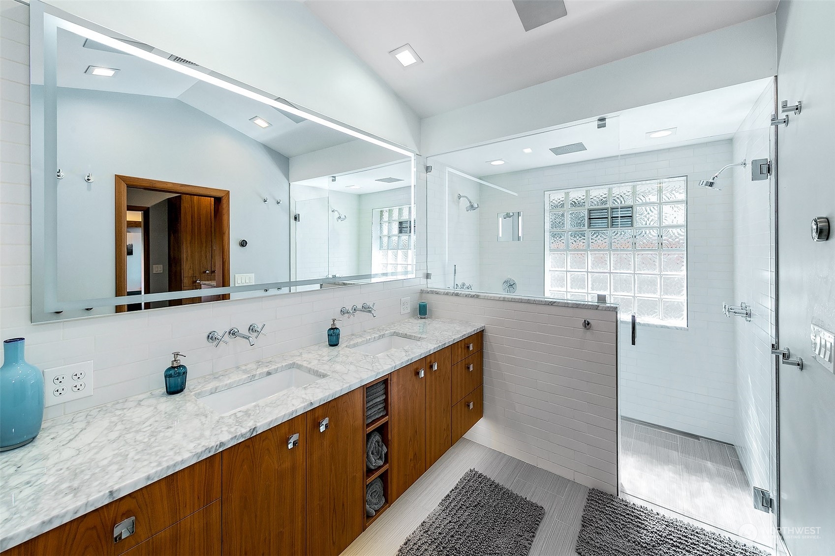 5535 Coniston Road Northeast Seattle, WA 98105 - Photo 19 of 40 Gallery Image 19