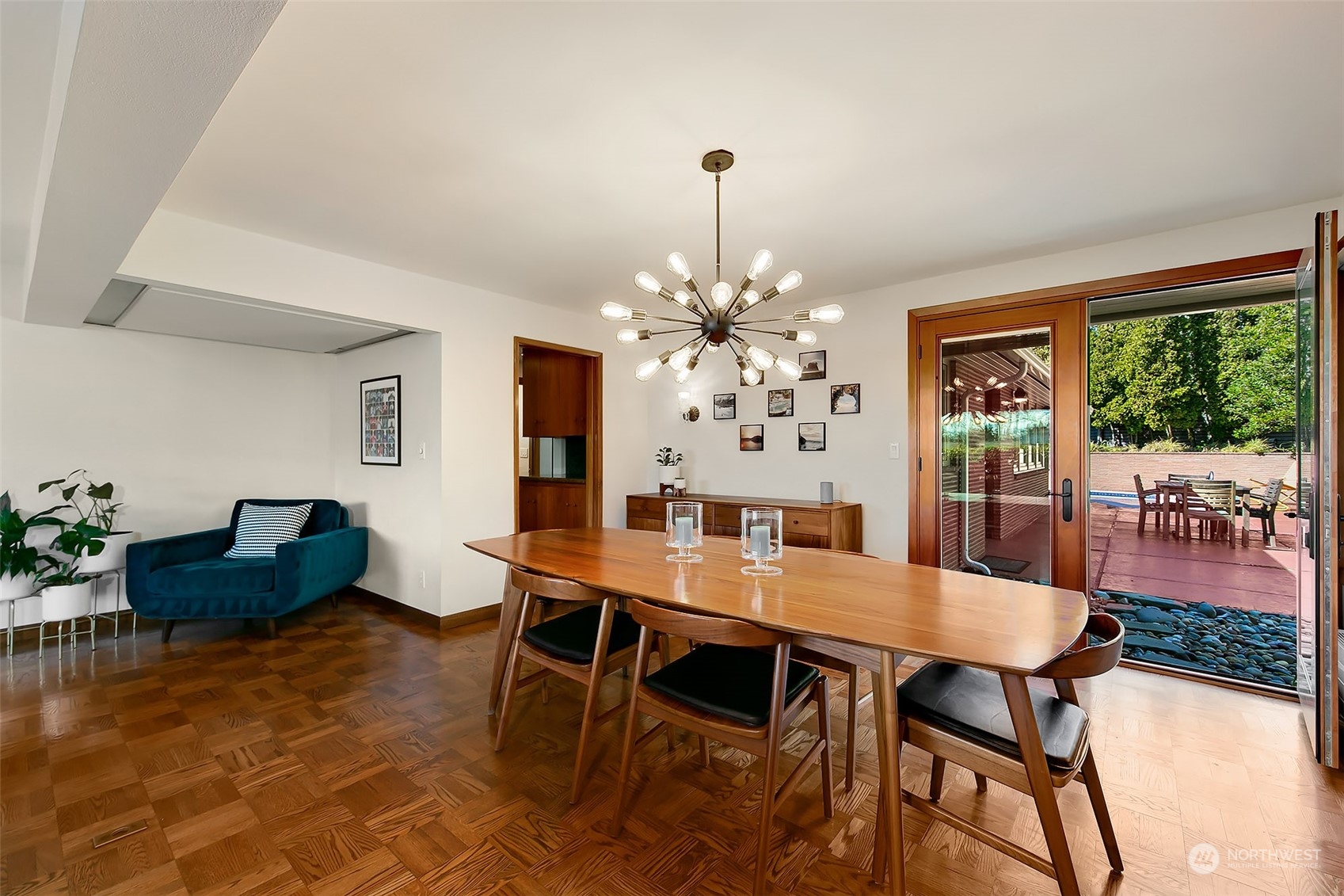 5535 Coniston Road Northeast Seattle, WA 98105 - Photo 6 of 40 Gallery Image 6