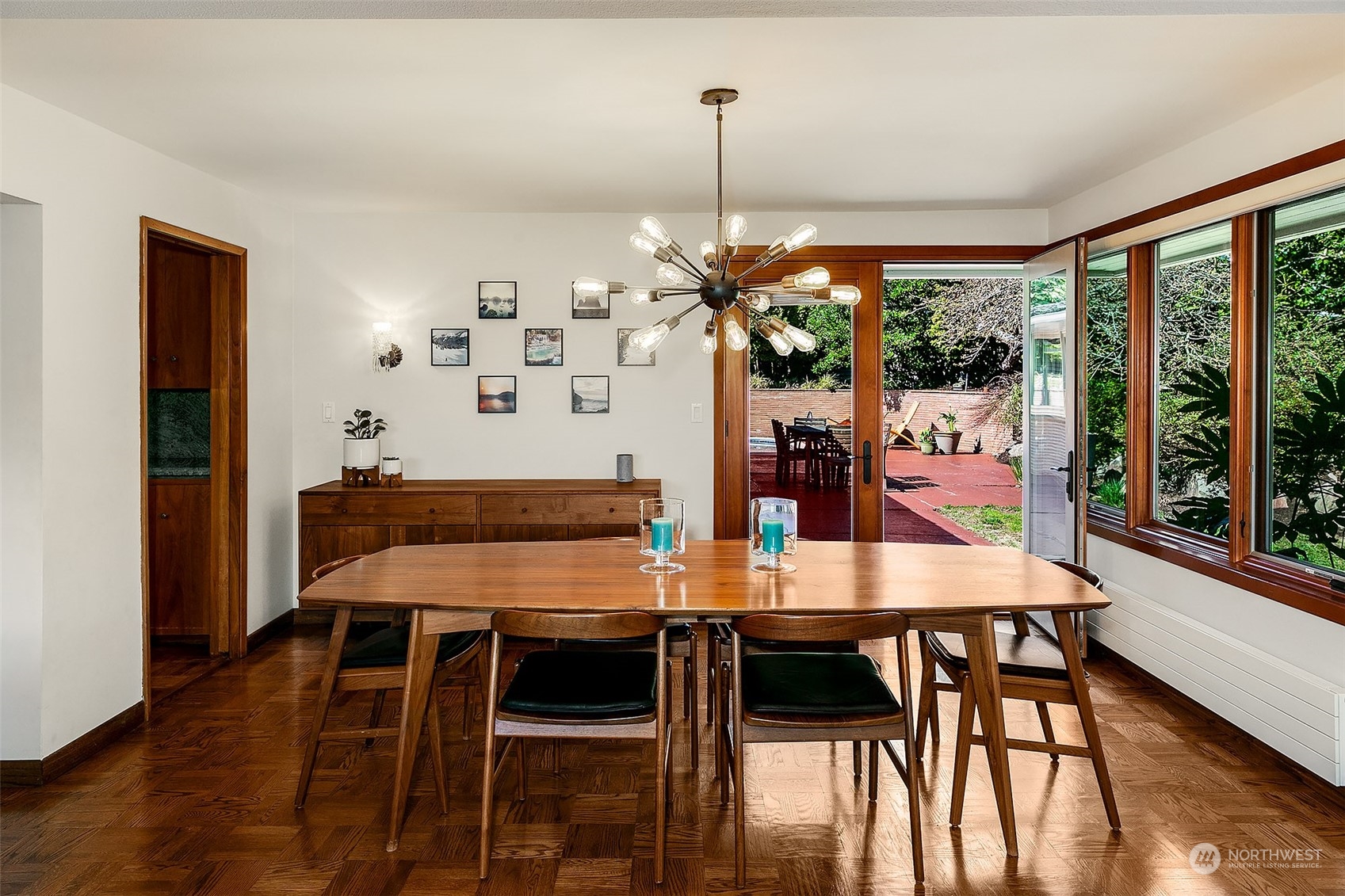 5535 Coniston Road Northeast Seattle, WA 98105 - Photo 7 of 40 Gallery Image 7
