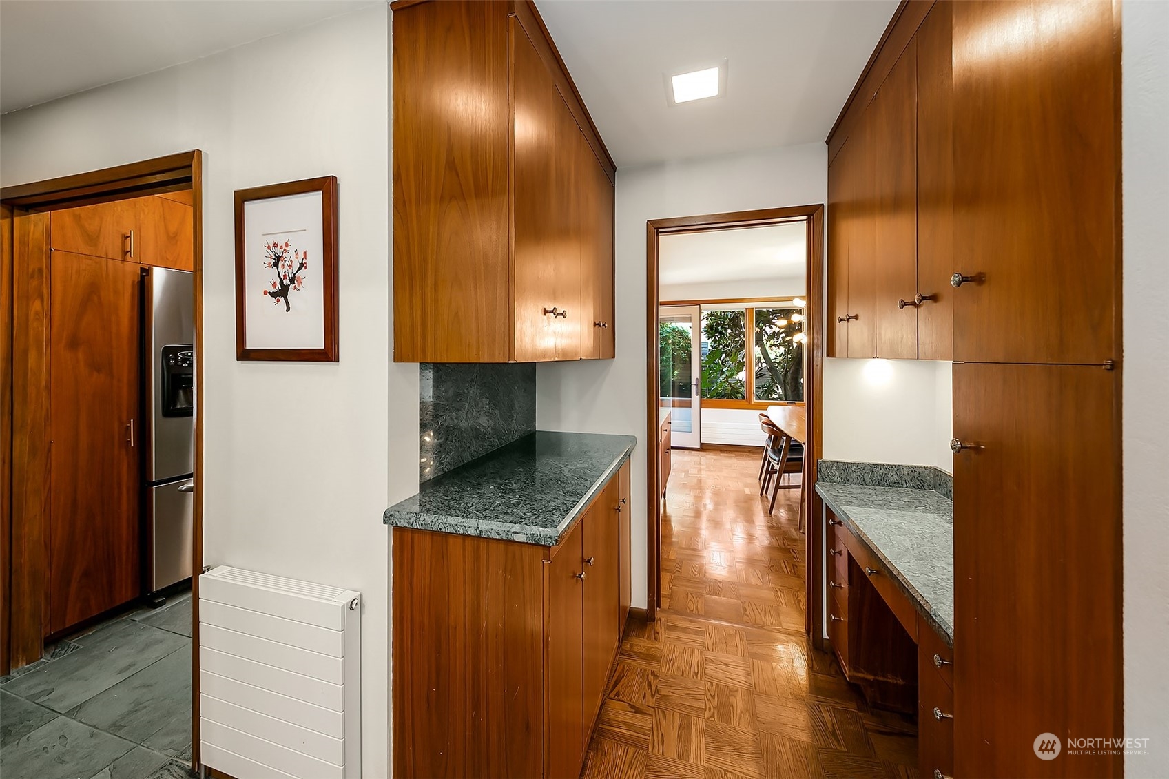 5535 Coniston Road Northeast Seattle, WA 98105 - Photo 8 of 40 Gallery Image 8