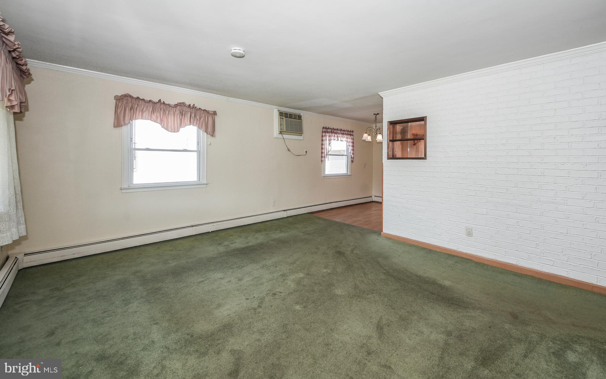 1007 Delray Street Philadelphia, PA 19116 - Photo 12 of 30 Living Room