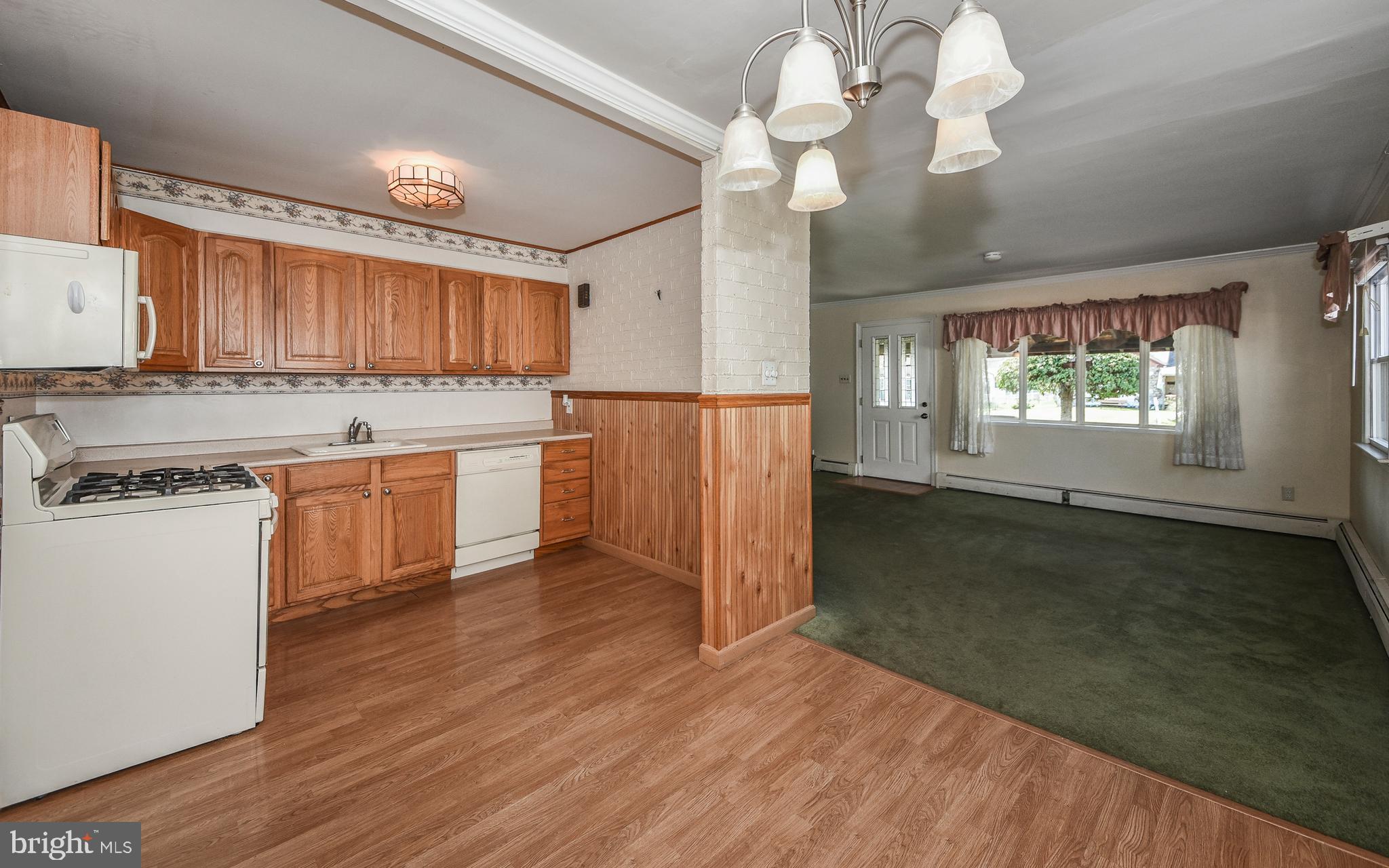 1007 Delray Street Philadelphia, PA 19116 - Photo 15 of 30 Dining Room/ Kitchen