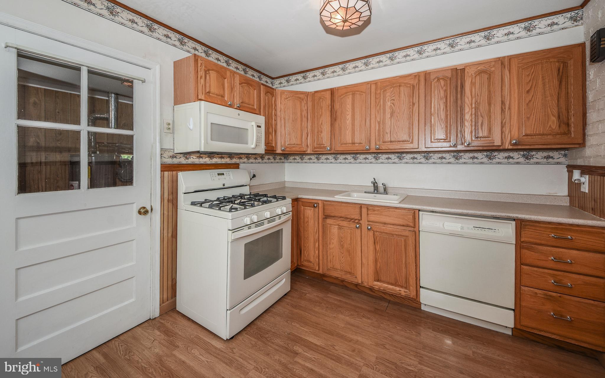 1007 Delray Street Philadelphia, PA 19116 - Photo 16 of 30 Kitchen