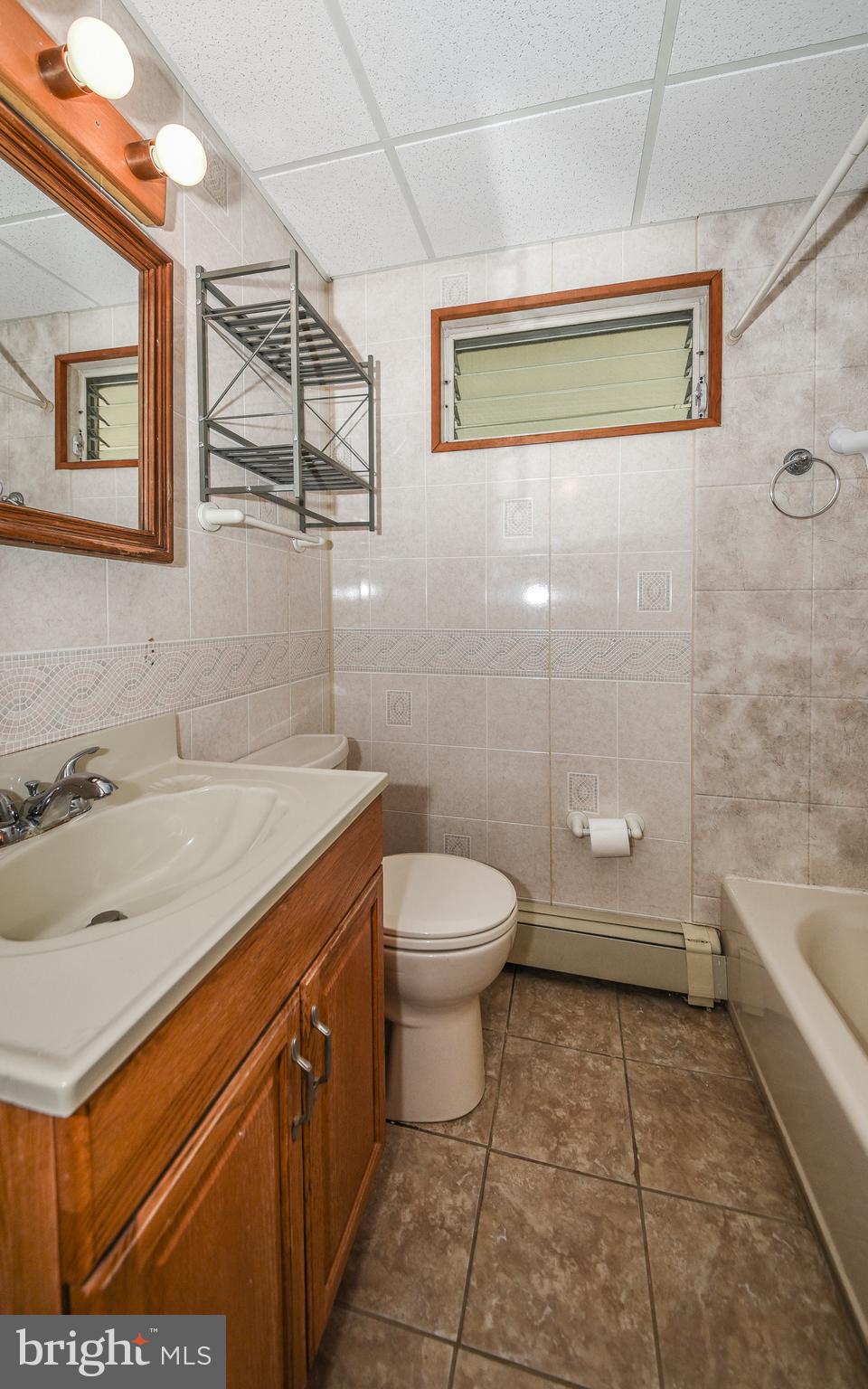 1007 Delray Street Philadelphia, PA 19116 - Photo 23 of 30 Hall Bath