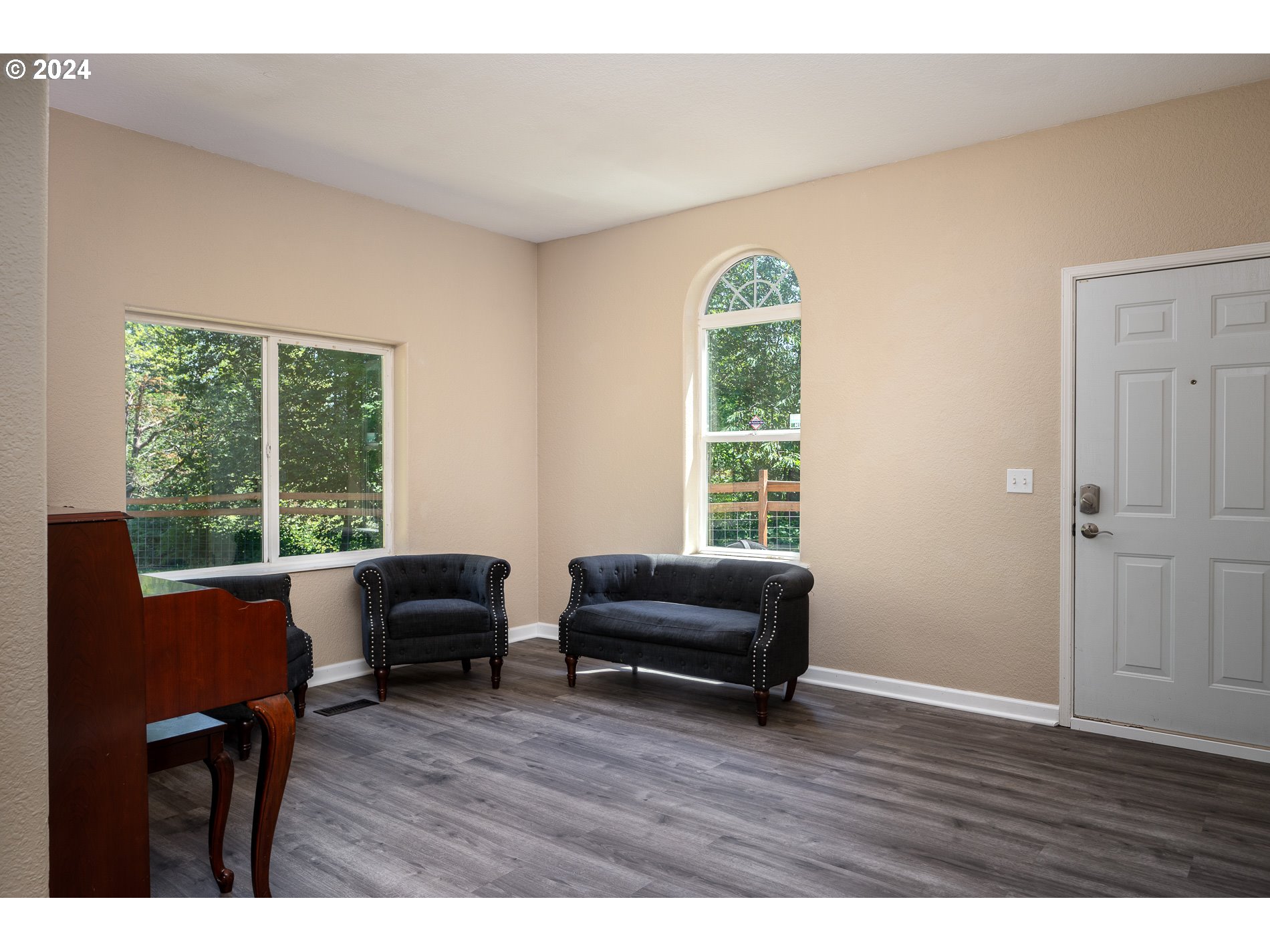 6007 Northeast Lessard Road Camas, WA 98607 - Photo 33 of 48 a living room with furniture and a window