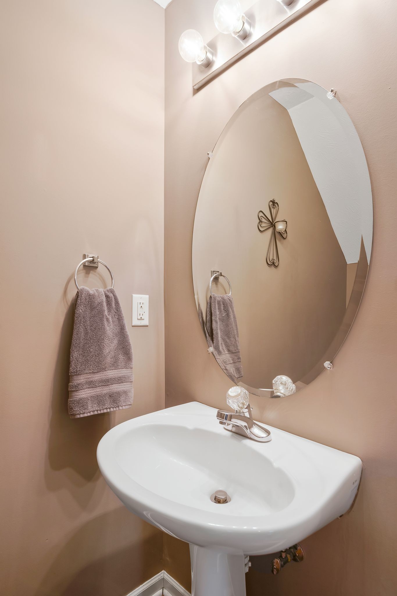 1902 Portway Road Spring Hill, TN 37174 - Photo 19 of 34 a bathroom with a sink and mirror