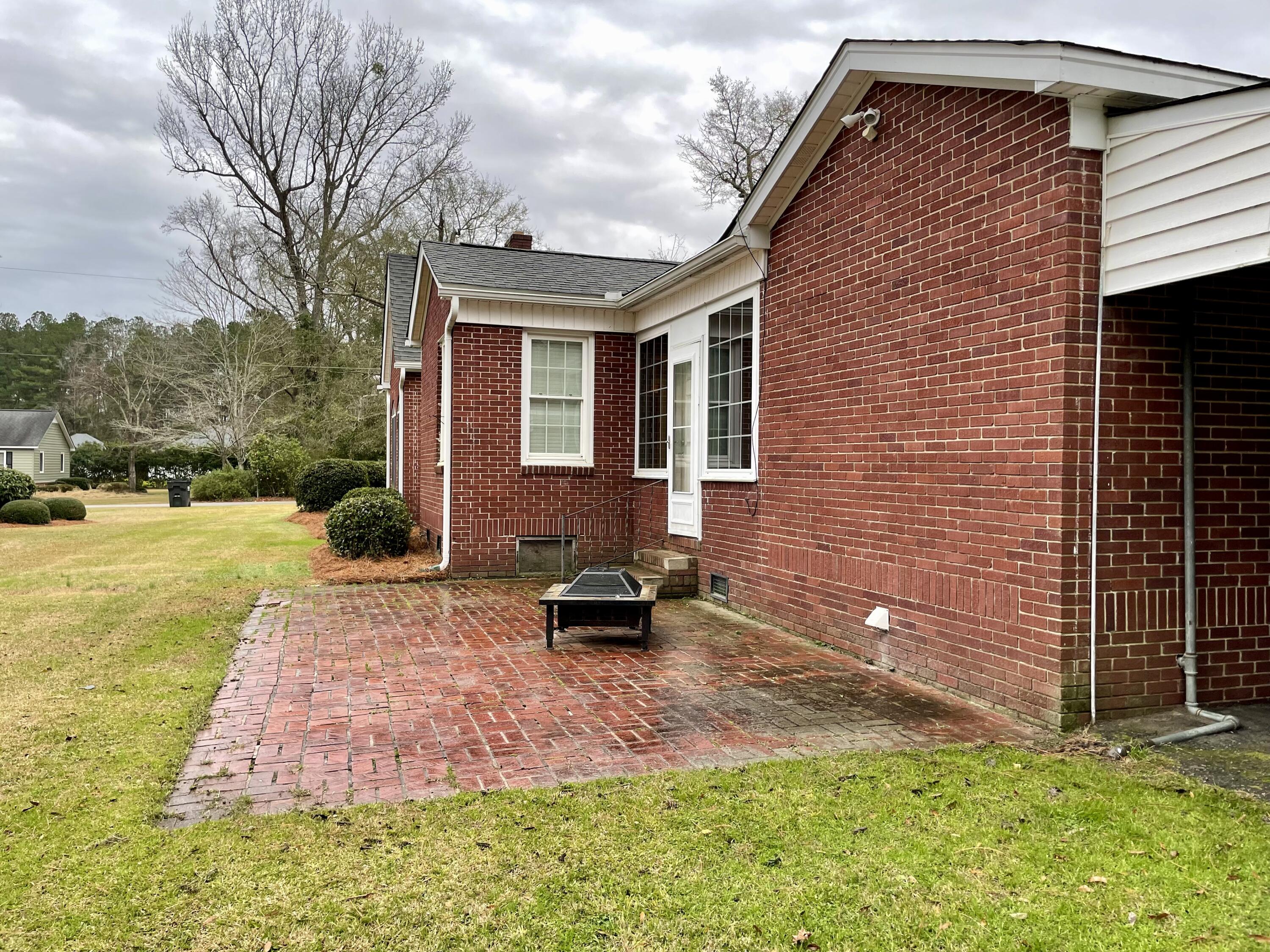 601 Horne Street St. George, SC 29477 - Photo 13 of 17 patio area