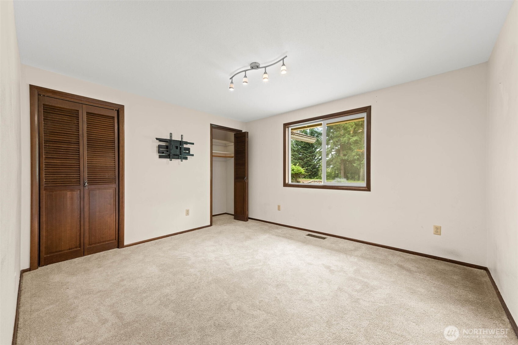 7925 Mullen Road Southeast Olympia, WA 98503 - Photo 11 of 40