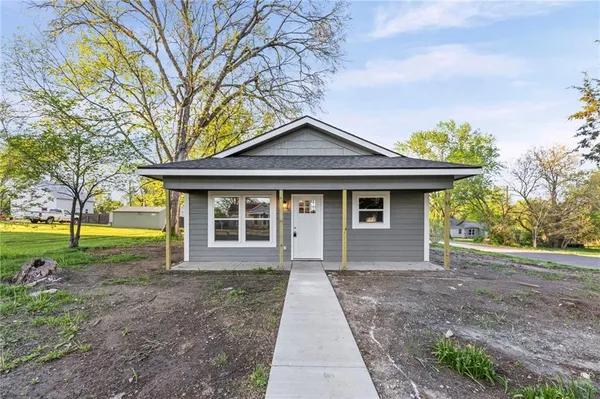 $249,900 | 312 East 5th Street, Edgerton, KS 66021