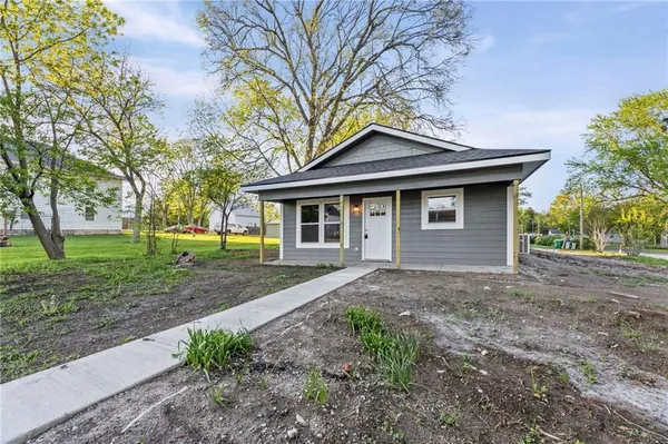 $249,900 | 312 East 5th Street, Edgerton, KS 66021