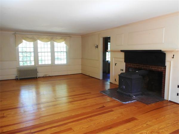 49 Warwick Road Orange, MA 01364 - Photo 8 of 30