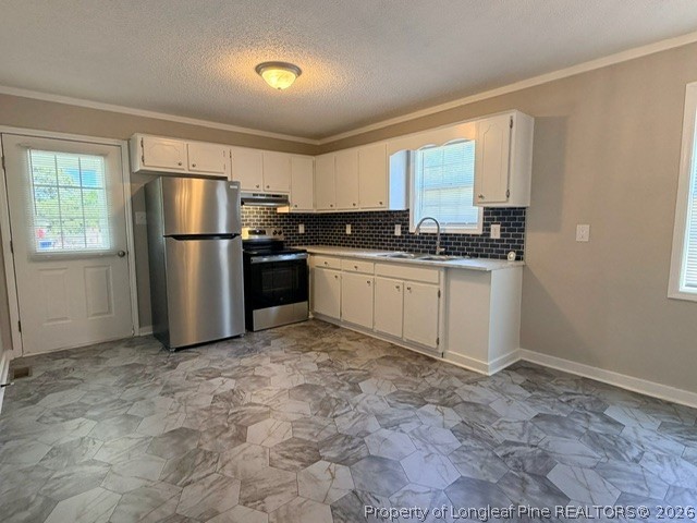 250 Trapper Run Lane Clinton, NC 28328 - Photo 10 of 22 a kitchen with stainless steel appliances granite countertop a refrigerator stove top oven and sink