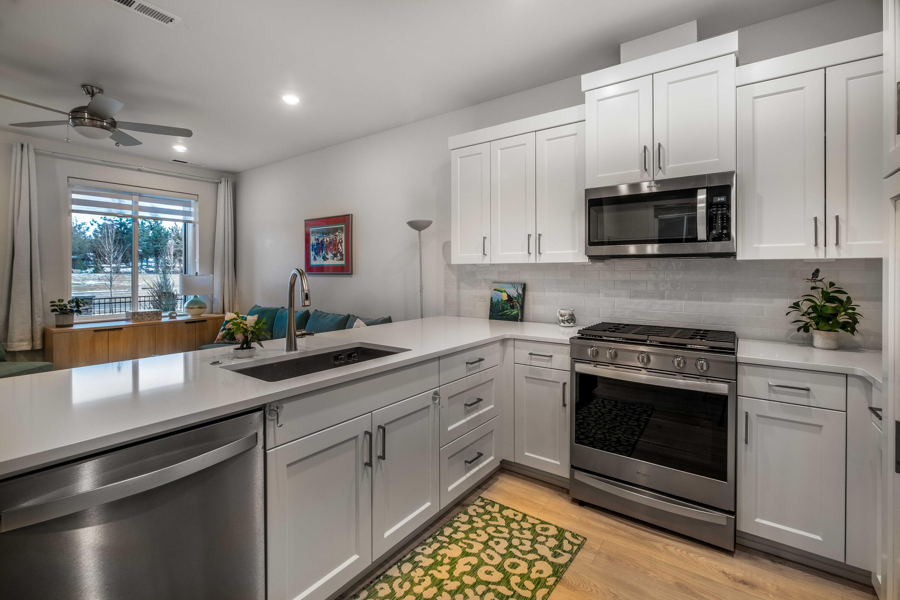 3795 Eagle Road Bend, OR 97701 - Photo 8 of 22 Kitchen