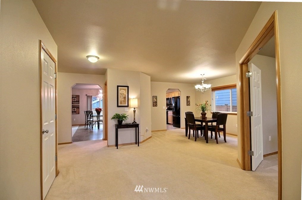 353 Yakima Place Southeast Renton, WA 98059 - Photo 2 of 25
