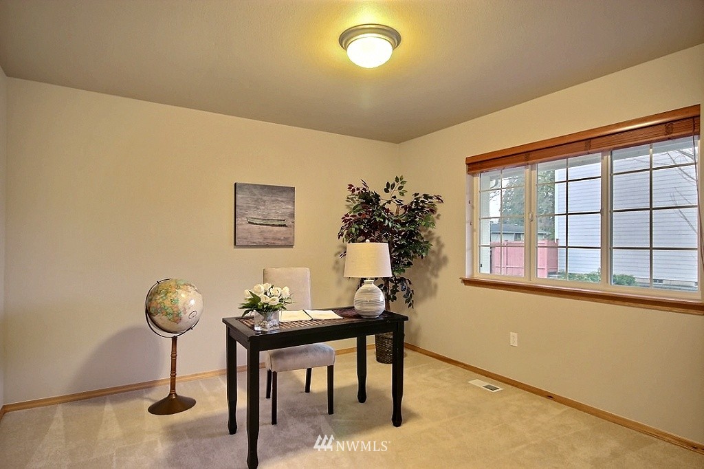 353 Yakima Place Southeast Renton, WA 98059 - Photo 11 of 25