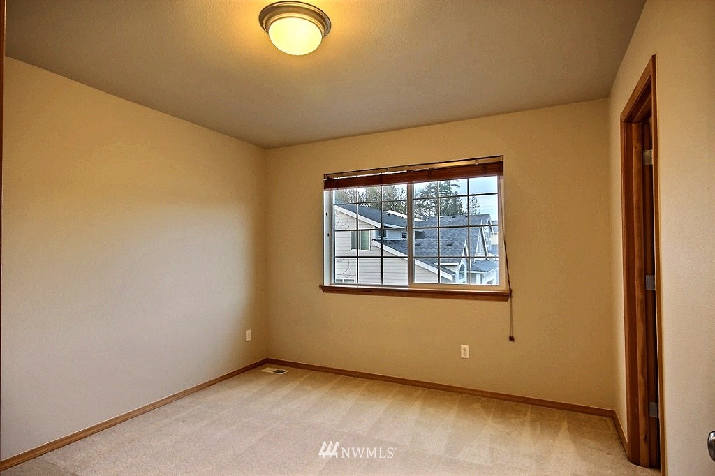 353 Yakima Place Southeast Renton, WA 98059 - Photo 17 of 25