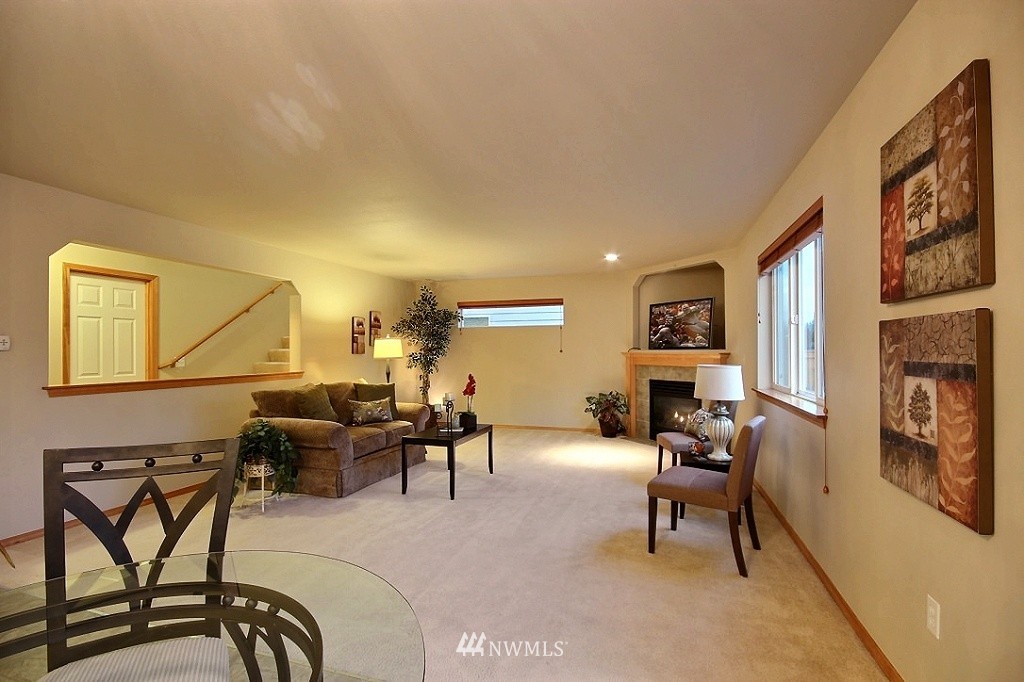 353 Yakima Place Southeast Renton, WA 98059 - Photo 4 of 25