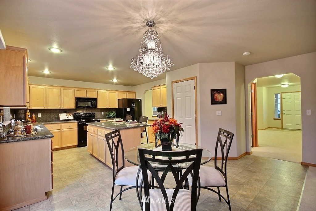 353 Yakima Place Southeast Renton, WA 98059 - Photo 7 of 25