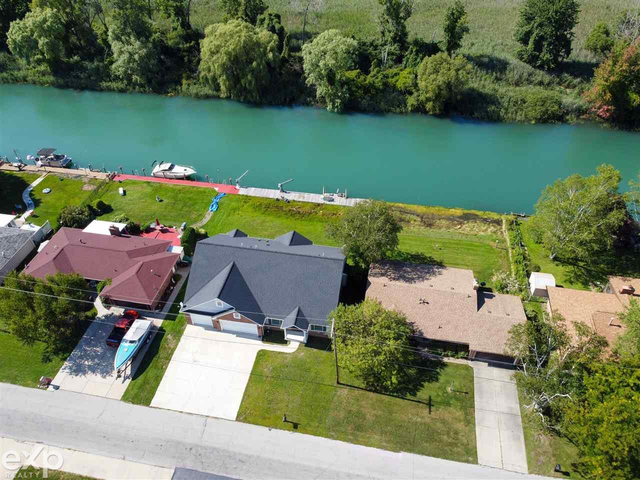 7210 Flamingo Road Algonac, MI 48001 - Photo 5 of 53 50020285-4.JPG