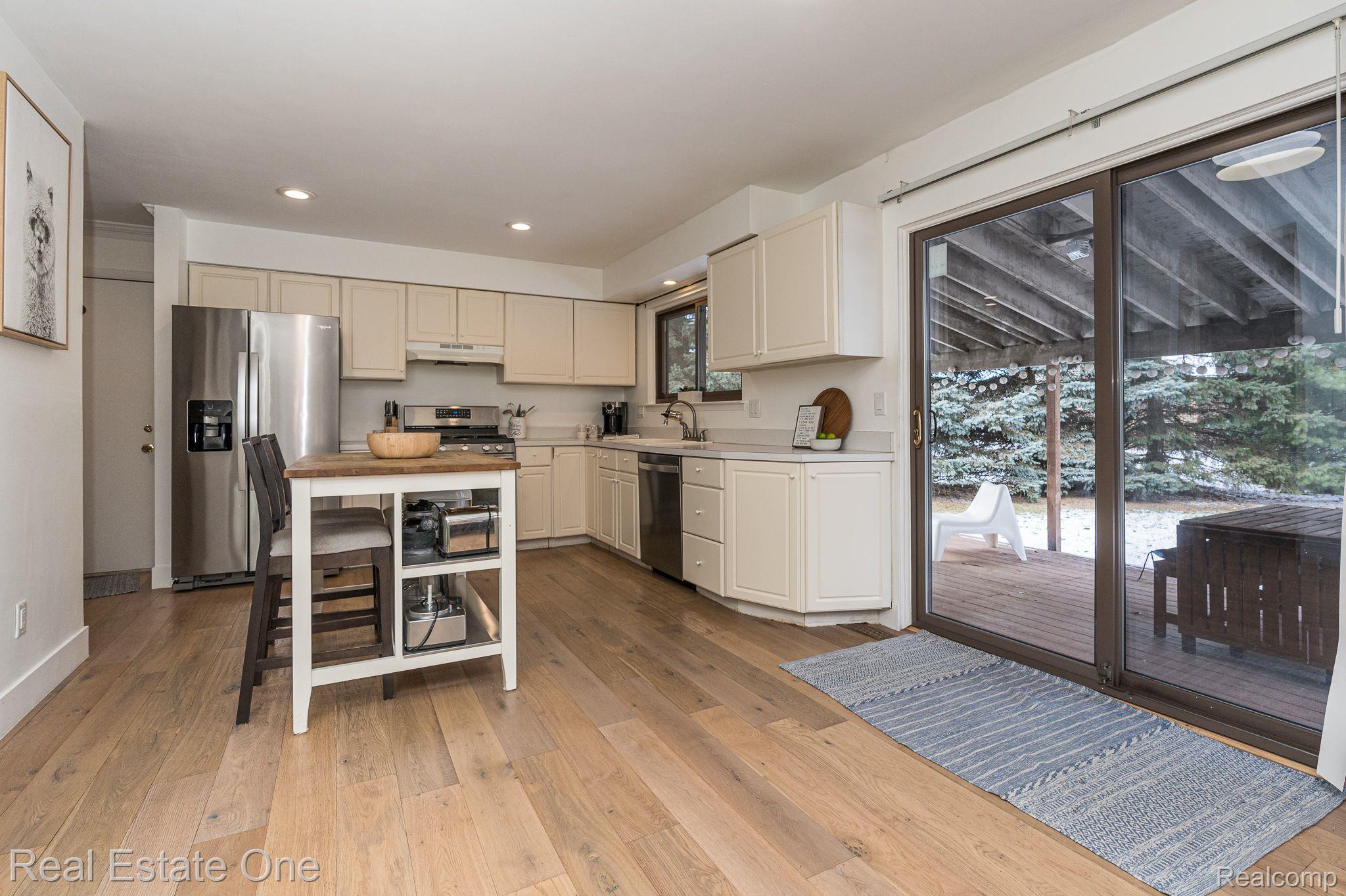 149 Foxboro Drive Rochester, MI 48309 - Photo 7 of 18 Gallery Image 7