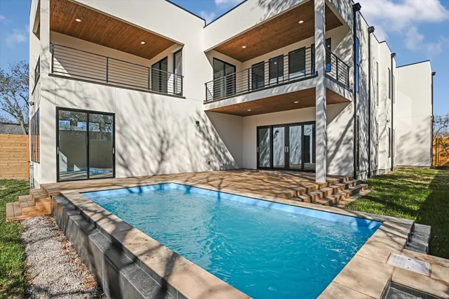 $2,058,000 | 1901 West St Johns Avenue, Austin, TX 78757