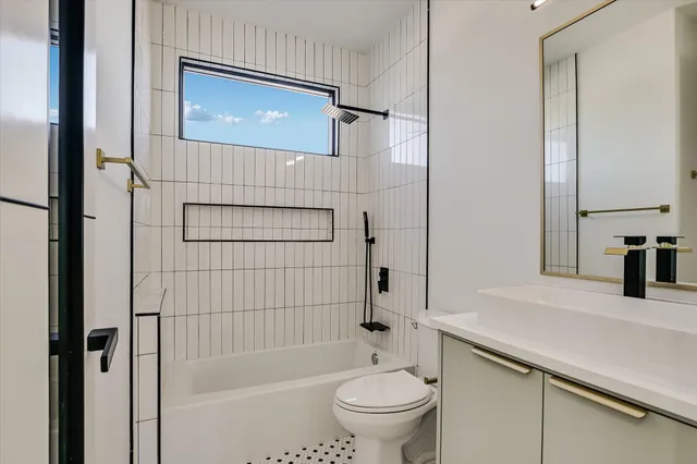 $2,058,000 | 1901 West St Johns Avenue, Austin, TX 78757