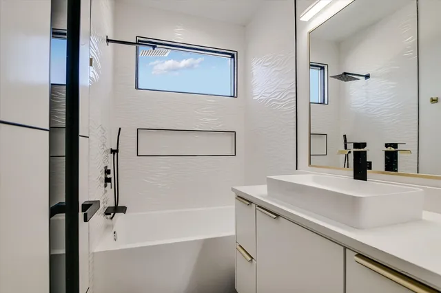 $2,058,000 | 1901 West St Johns Avenue, Austin, TX 78757