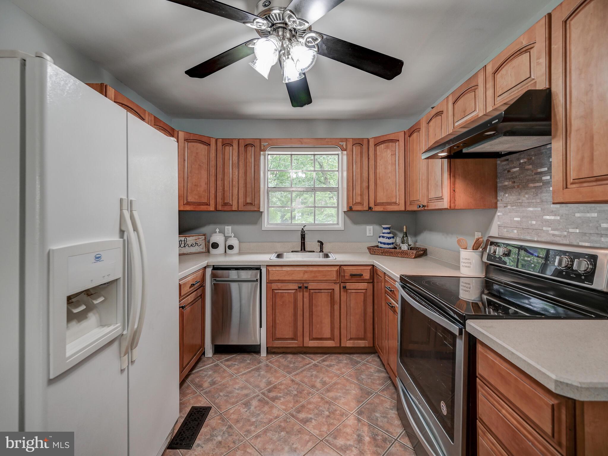 828 Danza Road Severn, MD 21144 - Photo 14 of 32 Gallery Image 14