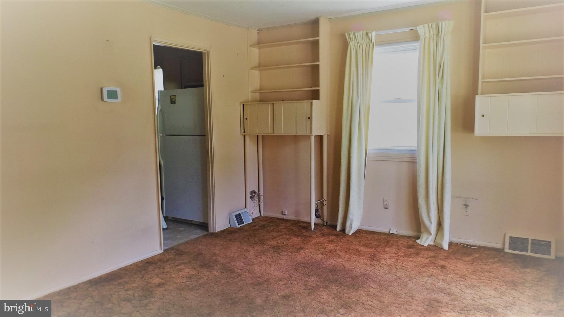 1522 Daytona Road Baltimore, MD 21234 - Photo 3 of 8 Living Room