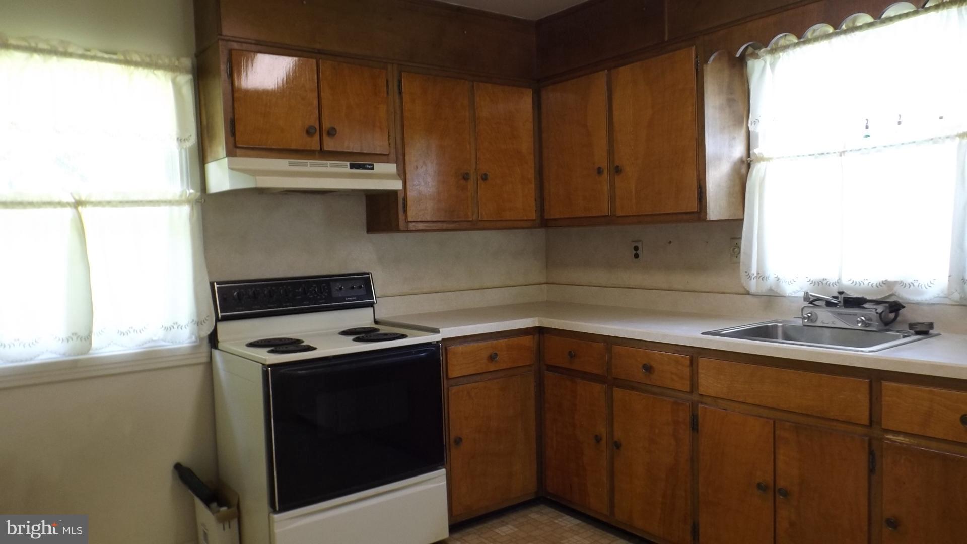1522 Daytona Road Baltimore, MD 21234 - Photo 4 of 8 Kitchen