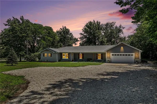 $589,000 | 16985 Evans Road, Basehor, KS 66007