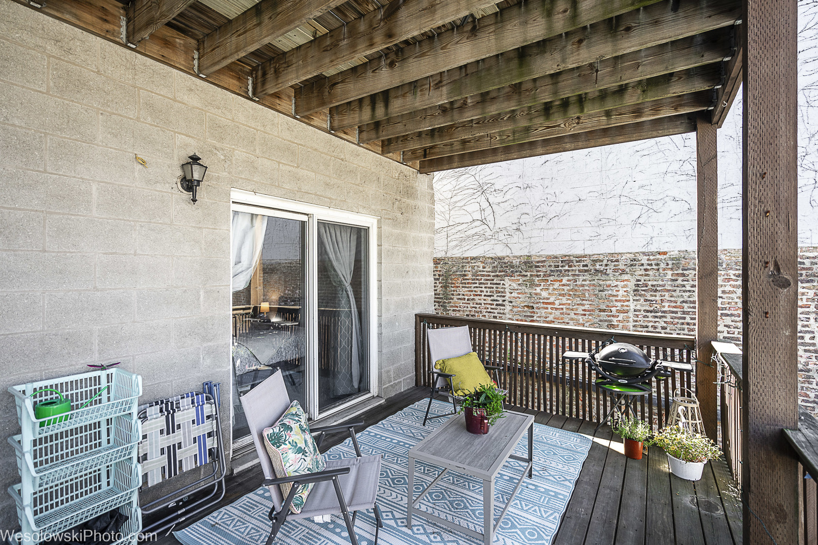 3042 North Oakley Avenue, Unit 2S Chicago, IL 60618 - Photo 14 of 19 a view of a chairs and table in the balcony